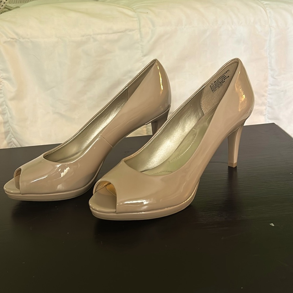 Classic pumps